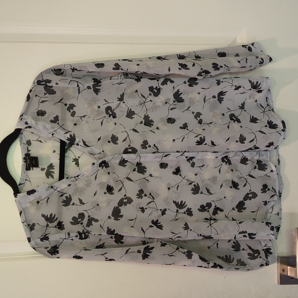 Ann Taylor  & The Limited - set of 2 Floral blouses in XS or SP - Picture 9 of 9